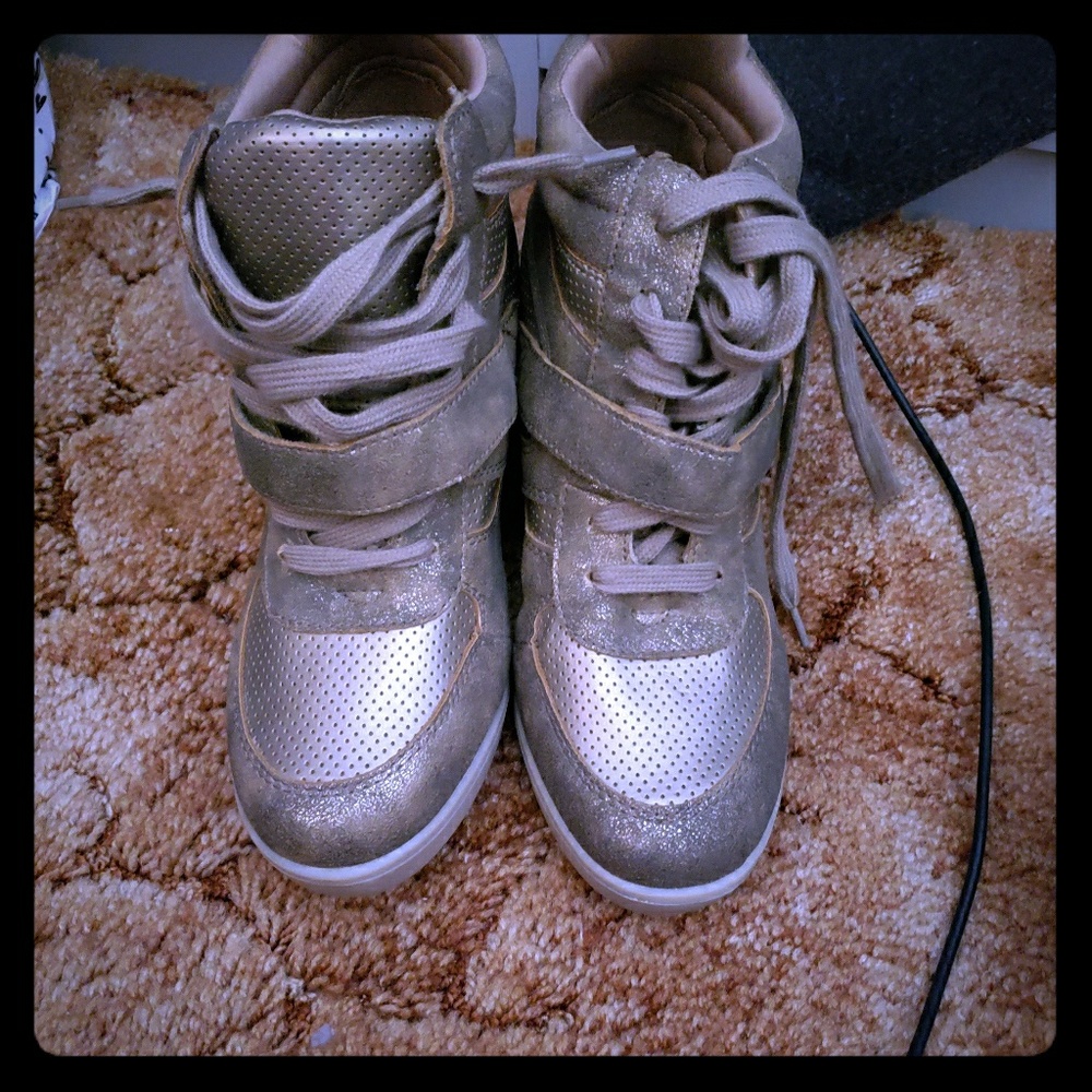 Wedge sneakers